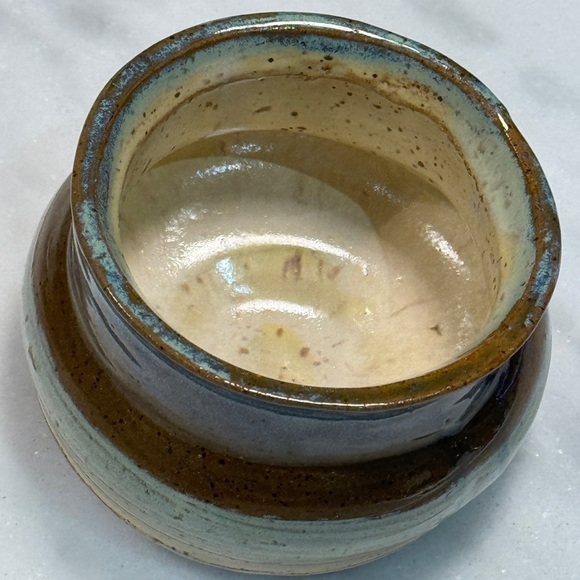 Studio Pottery Jar with Lid Signed. - Picture 3 of 8